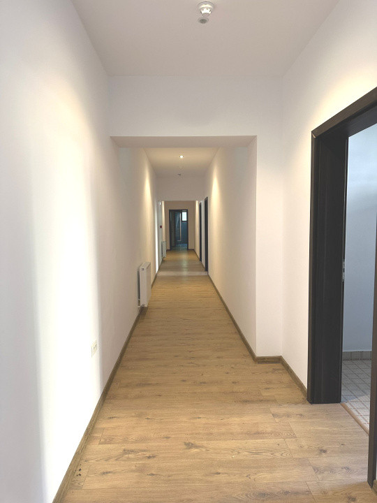 Clădire renovată, pretabilă pentru hotel, pensiune, retreat, centru, etc 