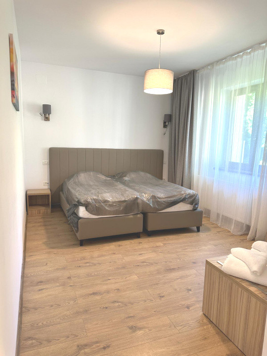 Clădire renovată, pretabilă pentru hotel, pensiune, retreat, centru, etc 