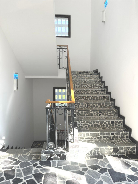 Clădire renovată, pretabilă pentru hotel, pensiune, retreat, centru, etc 