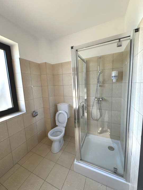 Clădire renovată, pretabilă pentru hotel, pensiune, retreat, centru, etc 