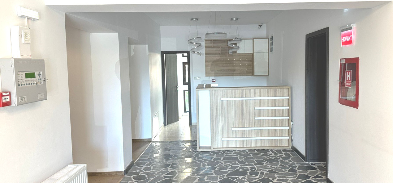 Clădire renovată, pretabilă pentru hotel, pensiune, retreat, centru, etc 