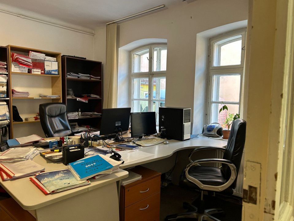 Apartament  2 camere  Zona Centru  !