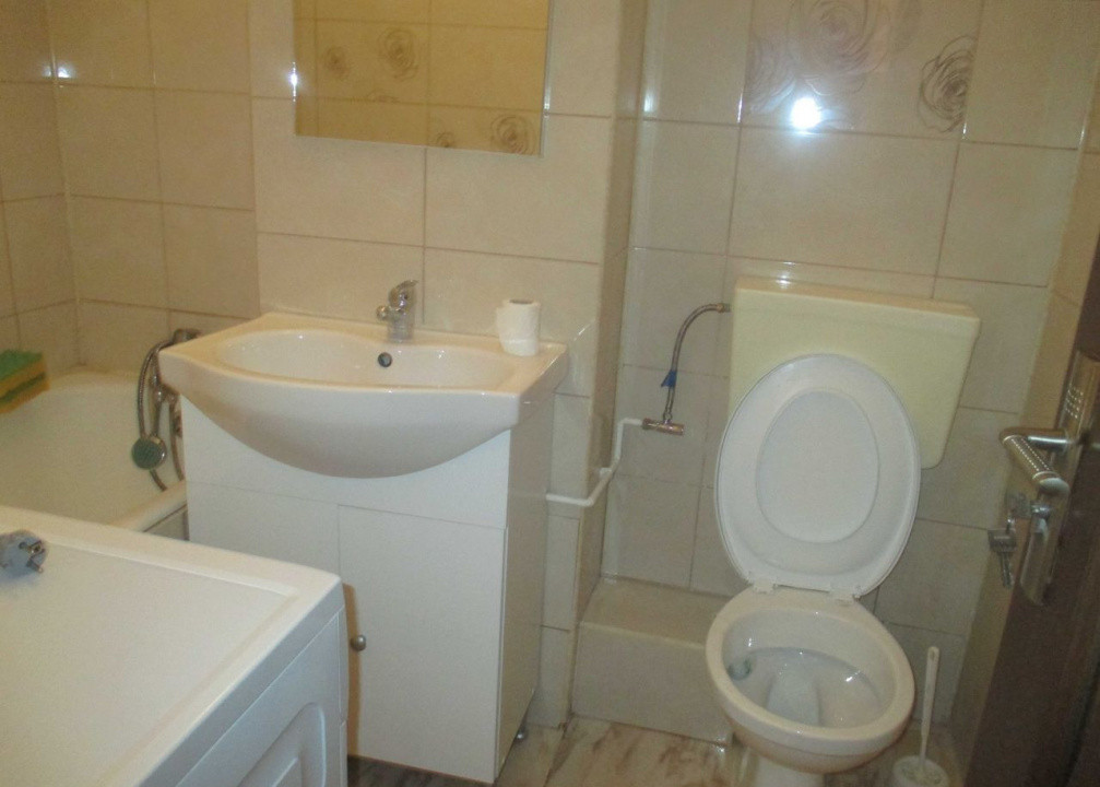 Apartament 2 camere decomandat – zona Hărmanului