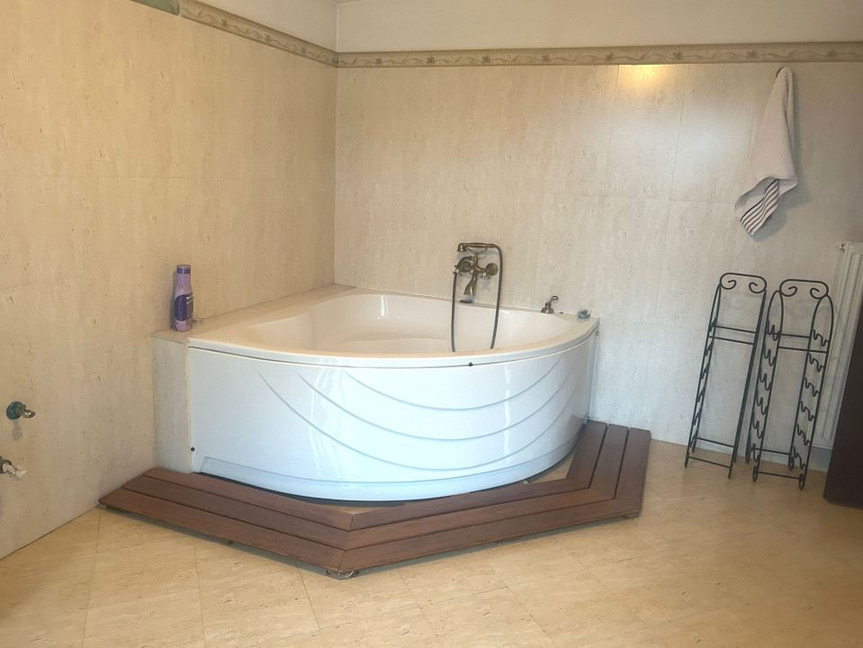 De vânzare – apartament spațios în casă, situat ultracentral