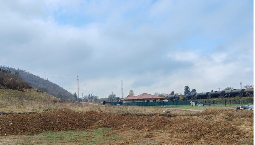  Investiție sigură: teren intravilan extrordinar, cu deschidere la pădure