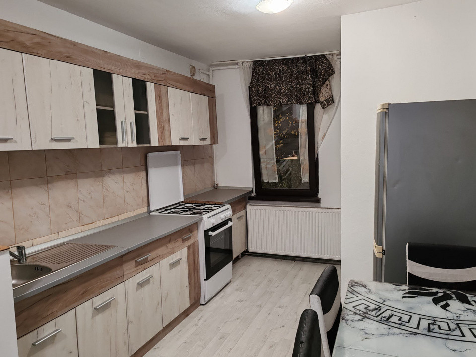 Apartament 3 camere, de închiriat