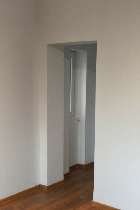 Apartament cu grădină, acces auto