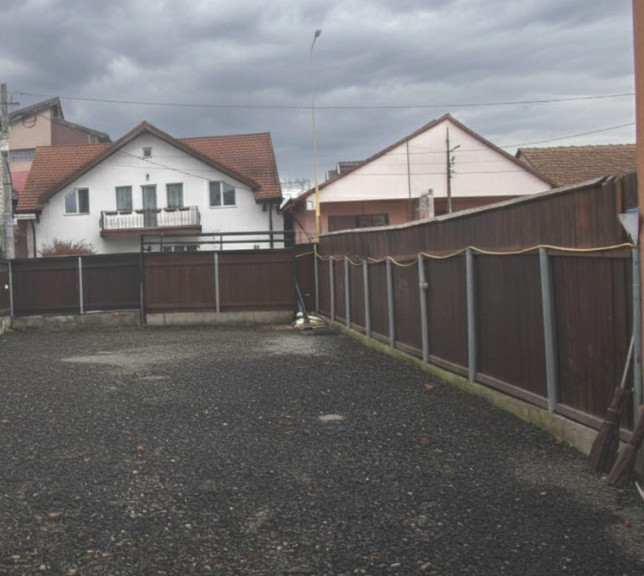 Apartament cu grădină, acces auto