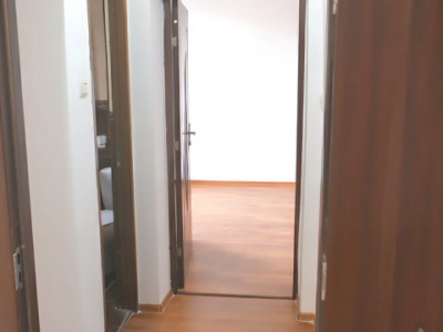 Apartament cu grădină, acces auto