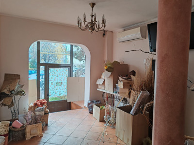 Spatiu comercial cu vitrina 
