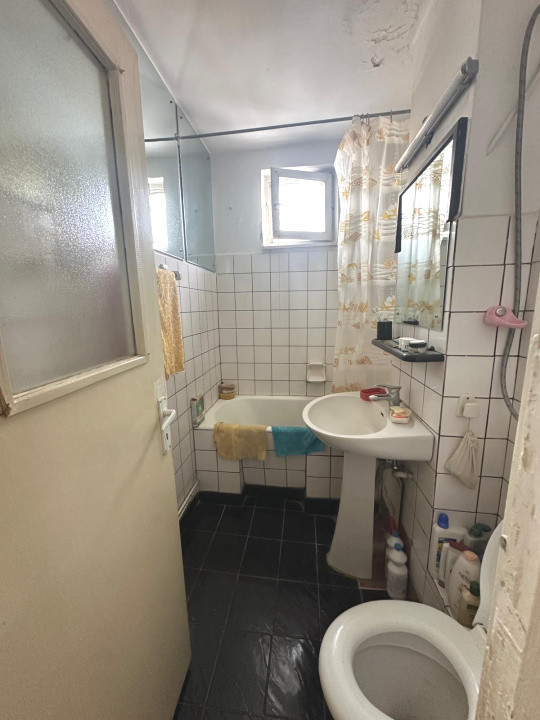 Două camere, situat în zona Vlahuță
