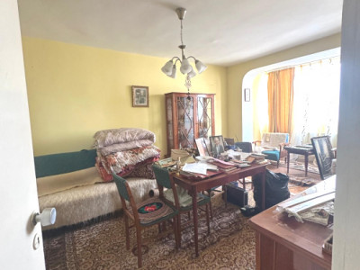 Două camere, situat în zona Vlahuță