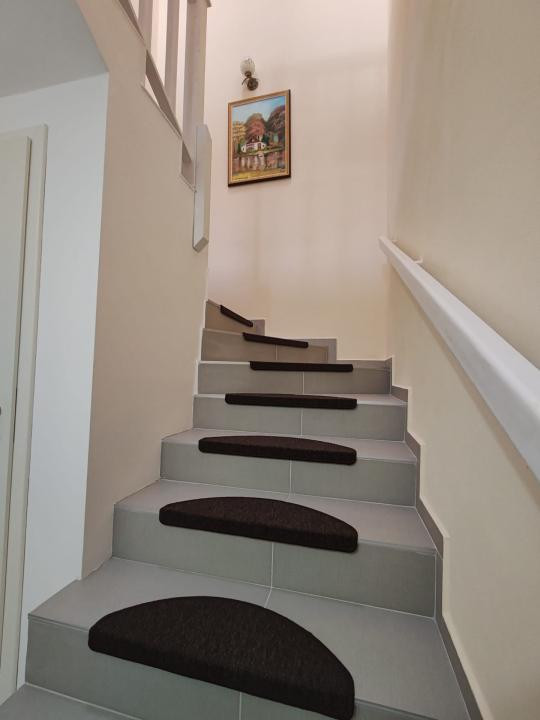 Casa Modernă de Închiriat în Sămpetru - 3 Dormitoare, Living,Terasă și Curte!