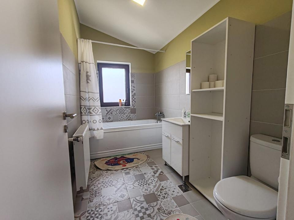 Casa Modernă de Închiriat în Sămpetru - 3 Dormitoare, Living,Terasă și Curte!