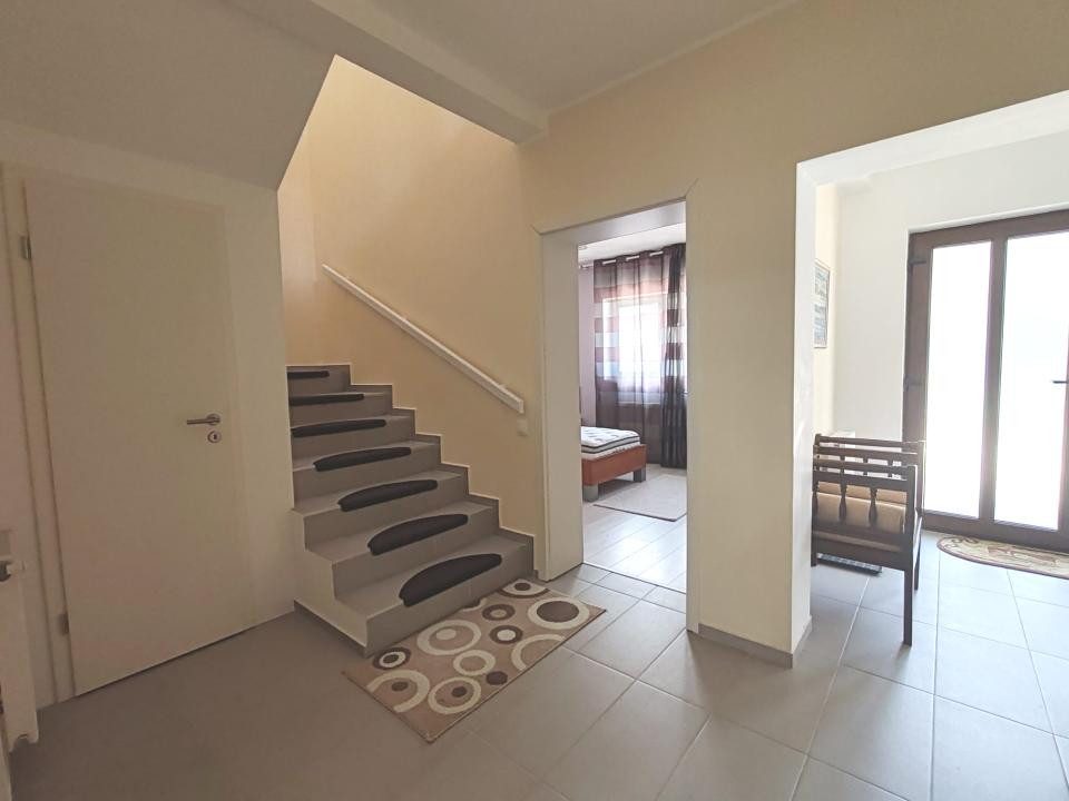 Casa Modernă de Închiriat în Sămpetru - 3 Dormitoare, Living,Terasă și Curte!