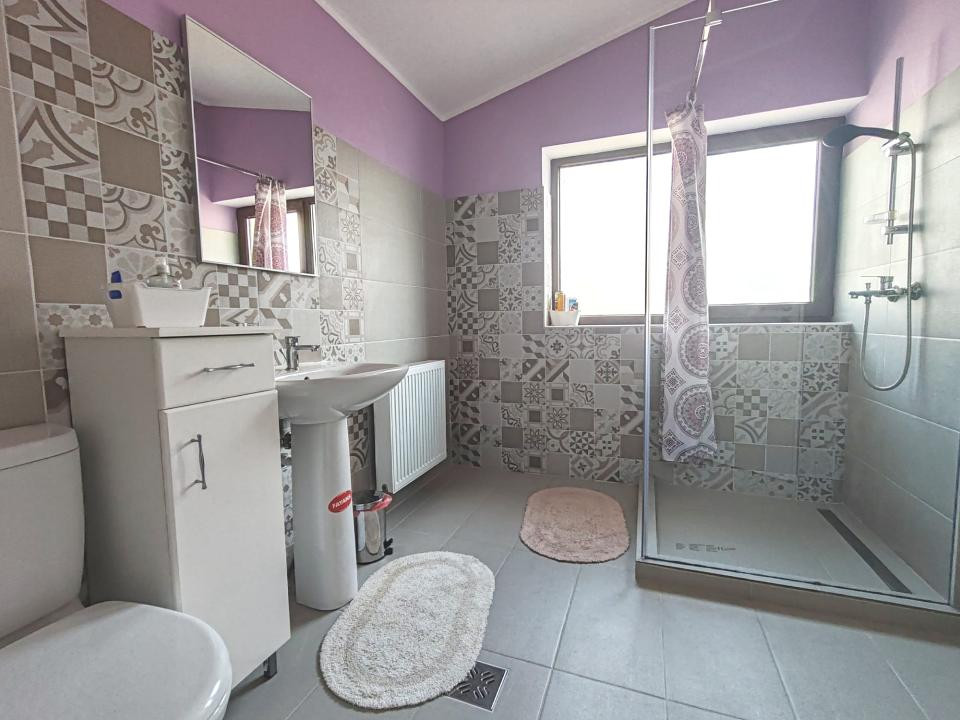 Casa Modernă de Închiriat în Sămpetru - 3 Dormitoare, Living,Terasă și Curte!
