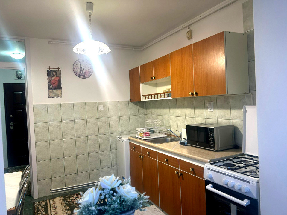 Garsonieră decomandată Astra