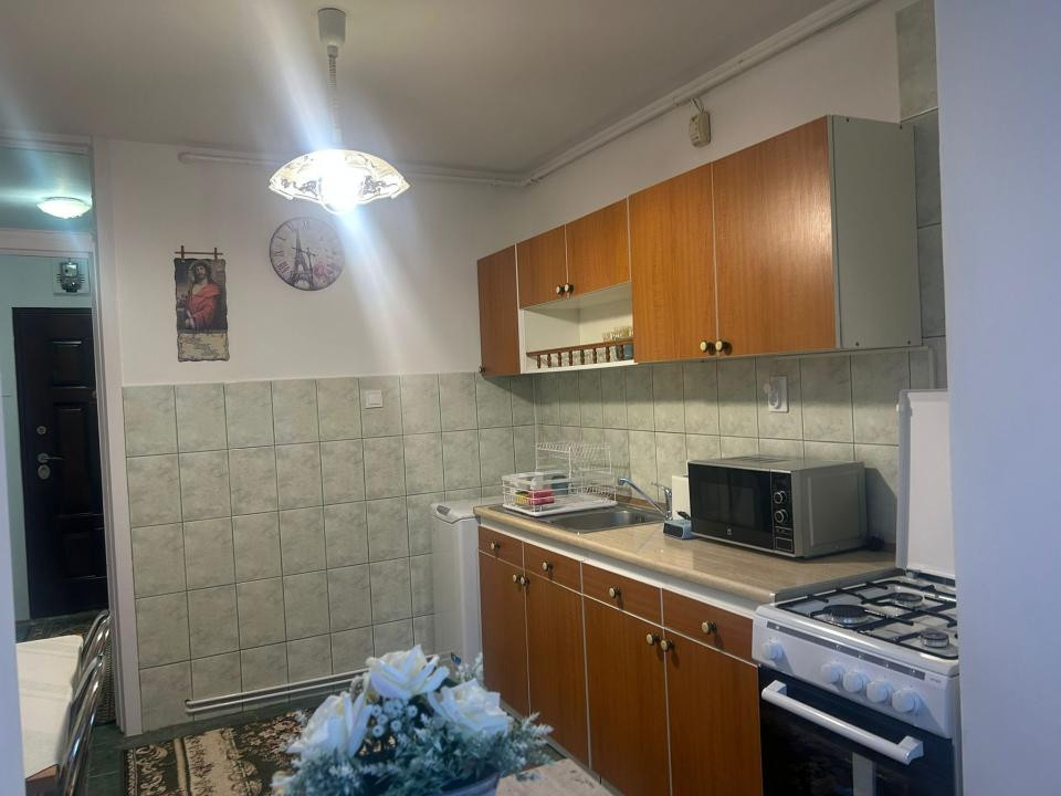Garsonieră decomandată Astra