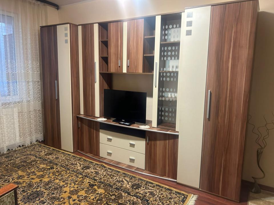 Garsonieră decomandată Astra