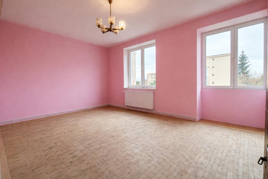 Apartament  trei camere  etajul 1