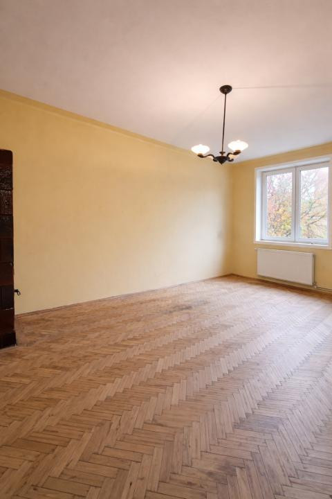Apartament  trei camere  etajul 1