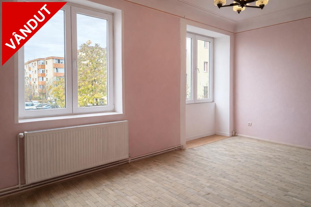 Apartament  trei camere  etajul 1