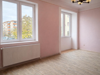 Apartament  trei camere  etajul 1