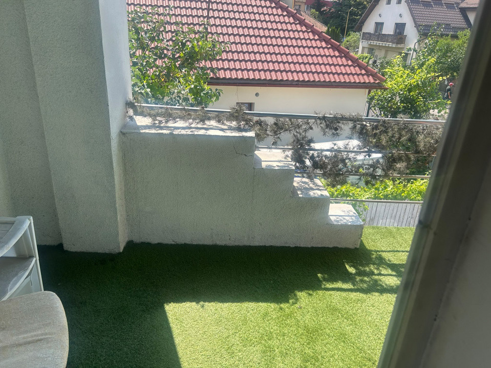 Casă P+1, 8 camere, singur în curte – ideală pentru sediu firmă