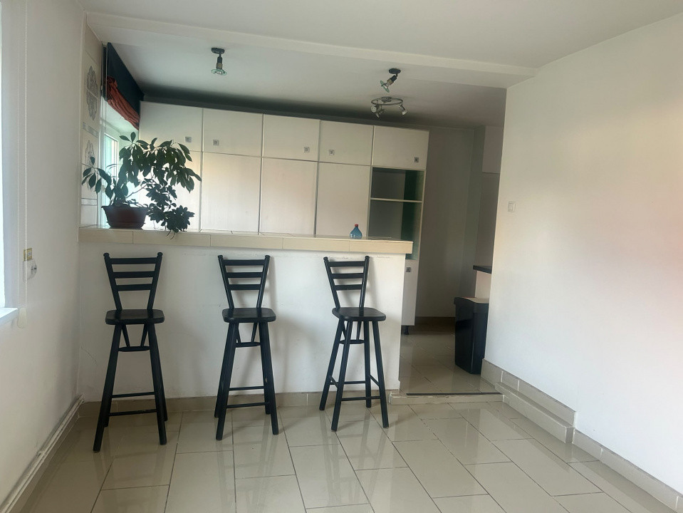Casă P+1, 8 camere, singur în curte – ideală pentru sediu firmă