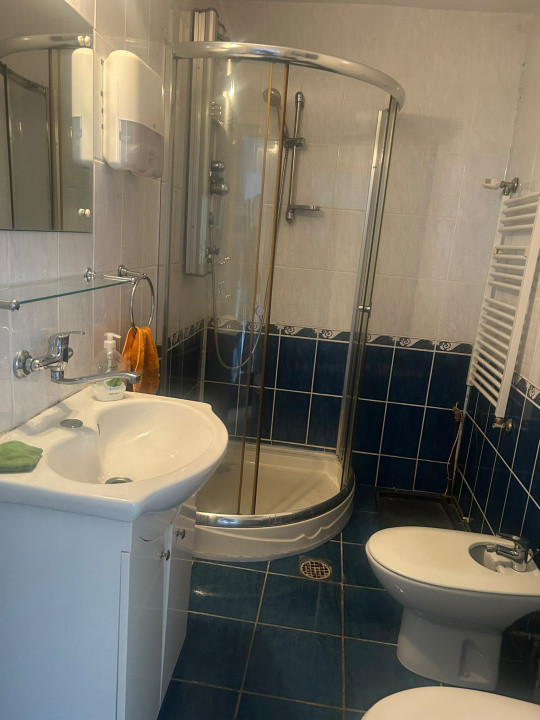 Casă P+1, 8 camere, singur în curte – ideală pentru sediu firmă