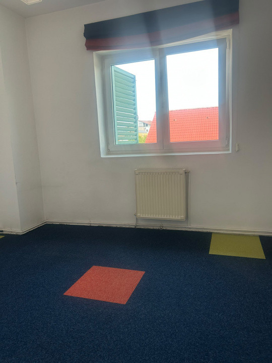 Casă P+1, 8 camere, singur în curte – ideală pentru sediu firmă