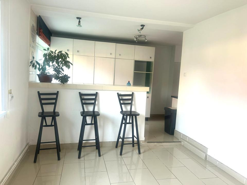 Casă P+1, 6 camere, singur în curte – ideală pentru sediu firmă