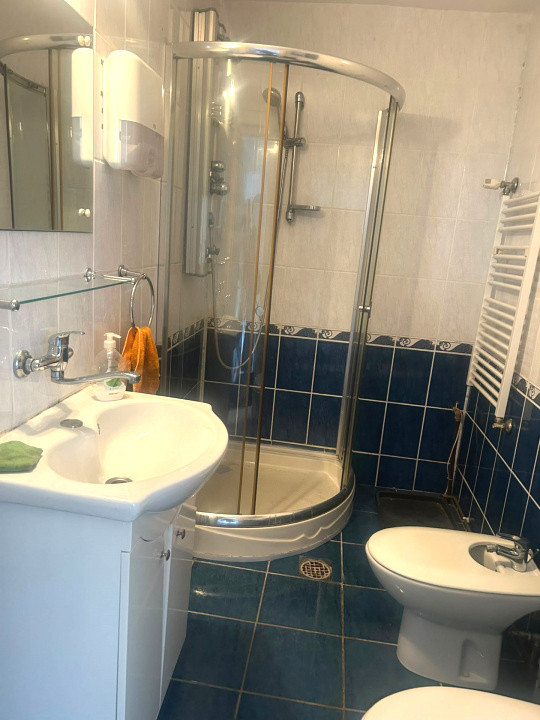 Casă P+1, 6 camere, singur în curte – ideală pentru sediu firmă