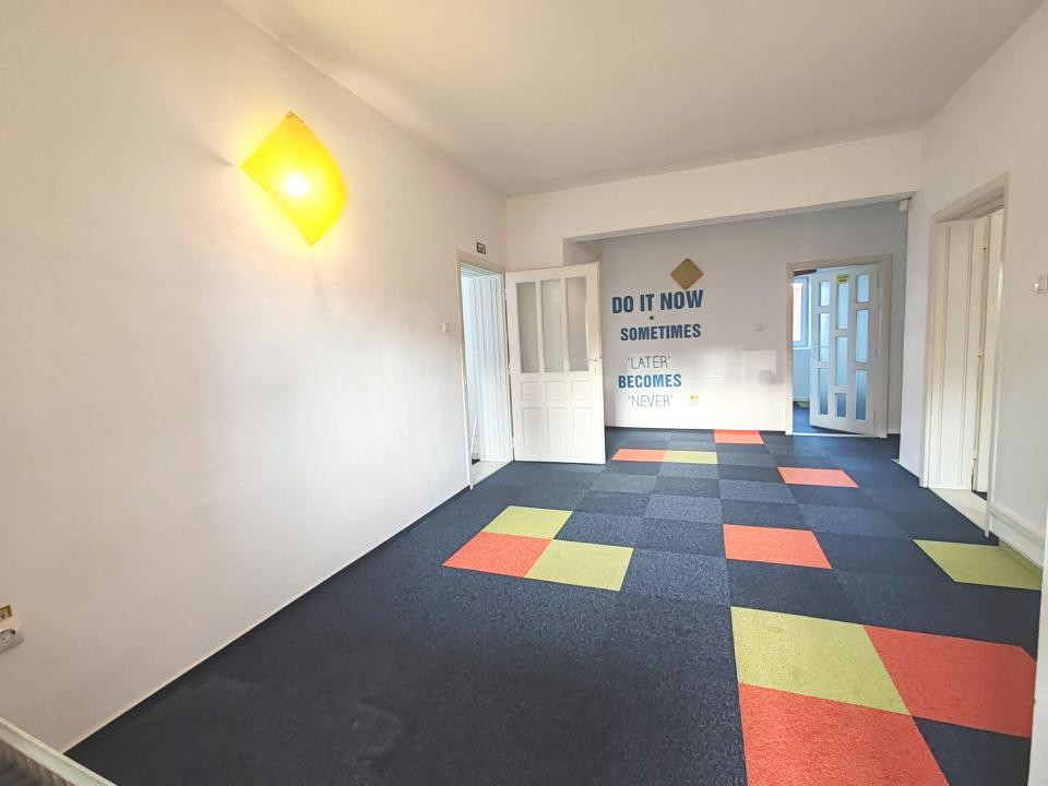 Casă P+1, 6 camere, singur în curte – ideală pentru sediu firmă