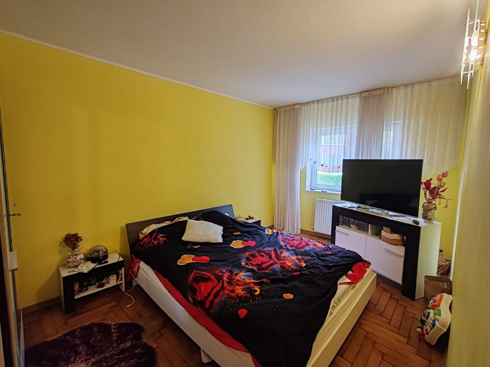Apartament 3 camere Zona  Tractorul !
