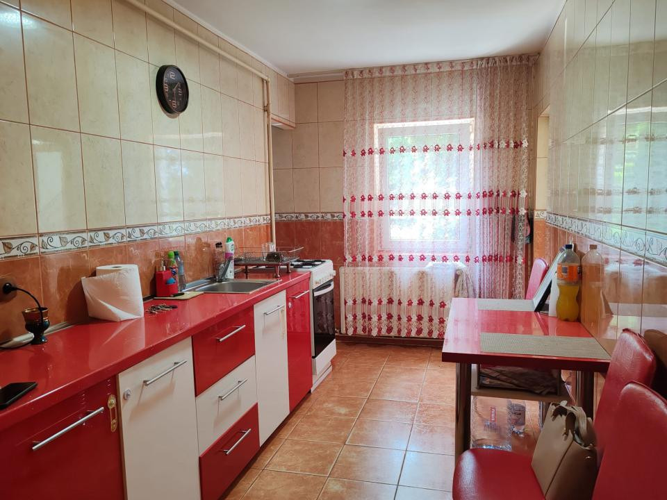 Apartament 3 camere Zona  Tractorul !