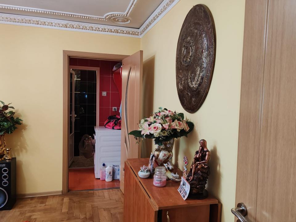 Apartament 3 camere Zona  Tractorul !