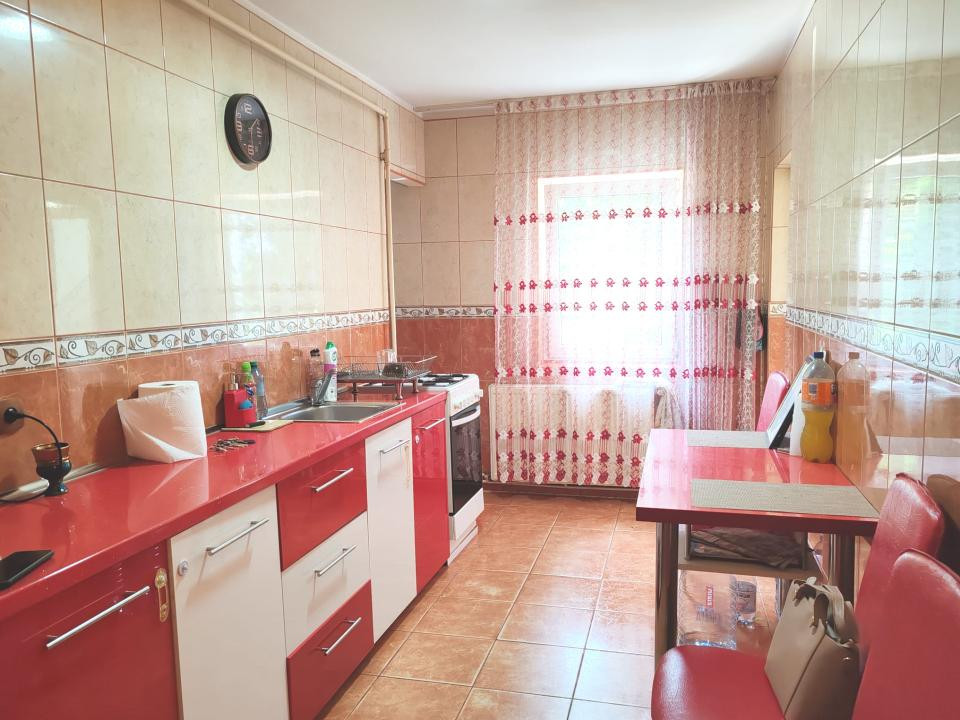Apartament 3 camere Zona  Tractorul !
