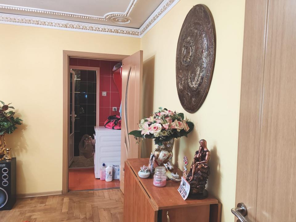 Apartament 3 camere Zona  Tractorul !