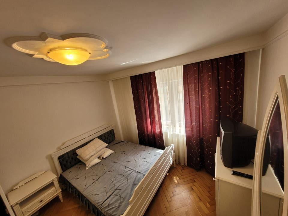 De închiriat apartament cu 4 camere