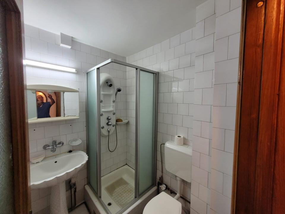 De închiriat apartament cu 4 camere