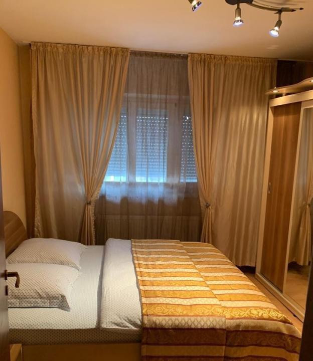 De închiriat apartament cu 4 camere