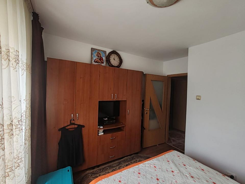 Apartament 2 camere decomandat,zona Tractorul  !