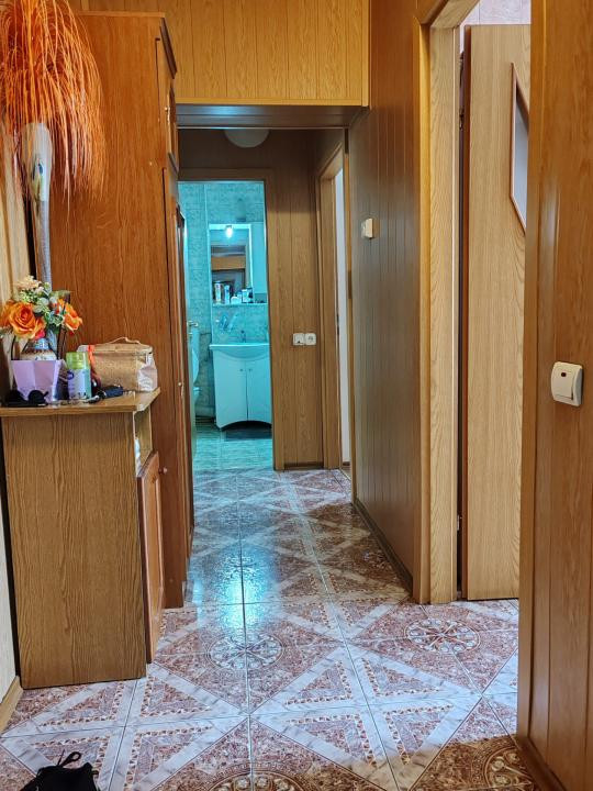 Apartament 2 camere decomandat,zona Tractorul  !