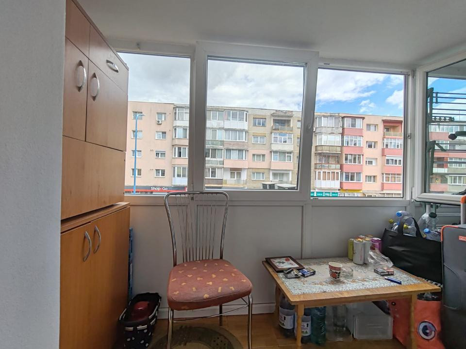 Apartament 2 camere decomandat,zona Tractorul  !