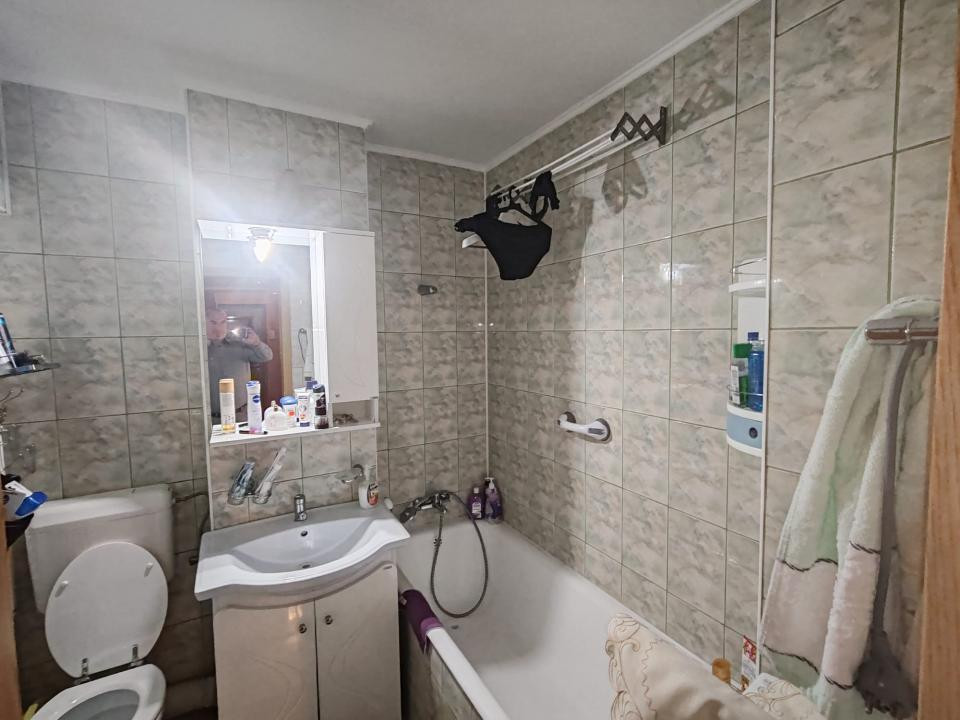 Apartament 2 camere decomandat,zona Tractorul  !