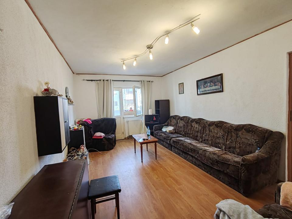 Apartament 3 camere  liber la  Vanzare !