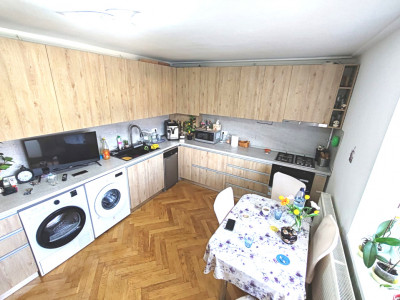 APARTAMENT 3 CAMERE DECOMANDAT 