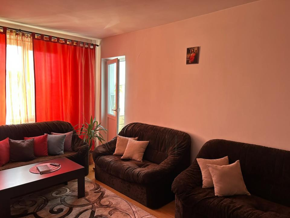 Apartament 3 camere Zona Astra !