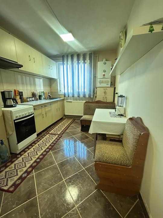 Apartament 3 camere Zona Astra !